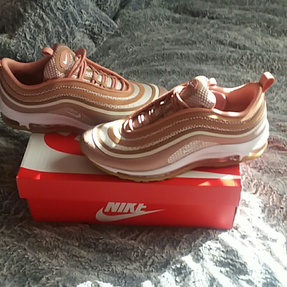 Nike air max rose gold